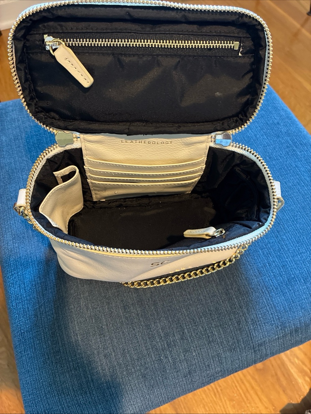 Leatherology Maddie Micro Train Case Crossbody in ivory leather - Picture 8 of 9